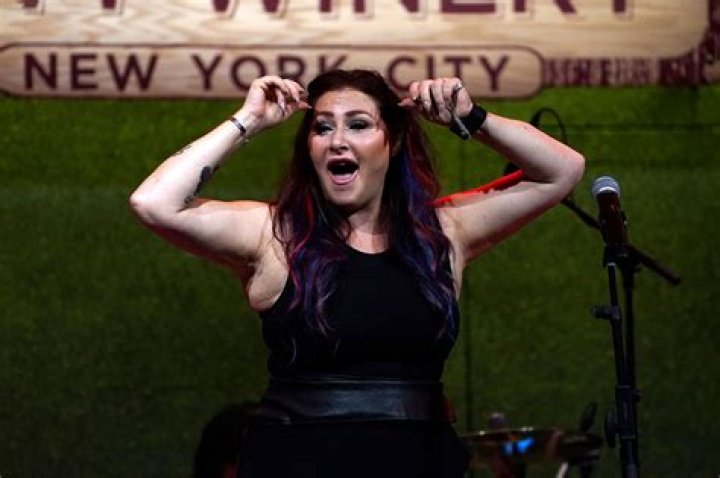 Tiffany curses fans during trainwreck gig: 'F--k you, guys!'
