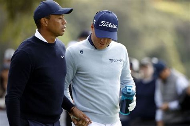 Tiger Woods slips Justin Thomas a tampon at Genesis Open