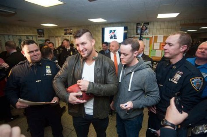 Tim Tebow visits precinct of cop killed last year