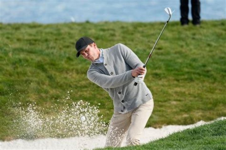 Tom Brady can only laugh after embarrassing Pebble Beach tee shot