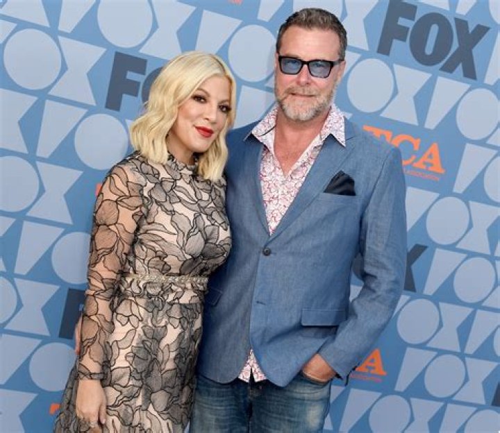 Tori Spelling reacts as ex Dean McDermott cozies up to Lily Calo