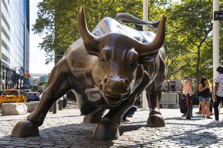 Tourists believe NYC landmark delivers good fortune