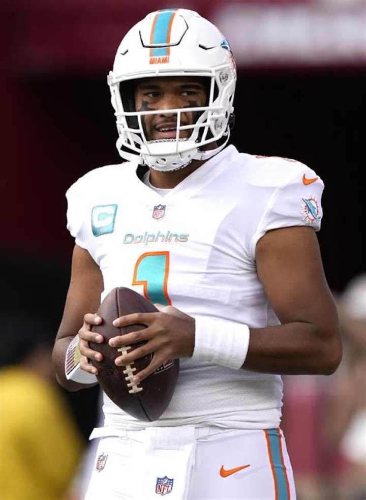 Tua Tagovailoa gives rare glimpse at marraige in new post