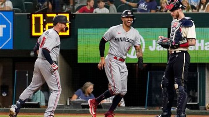Twins' Jordan Luplow does Craig Kimbrel impression on mound