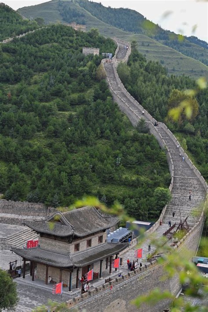 Two busted for damaging Great Wall of China with excavator
