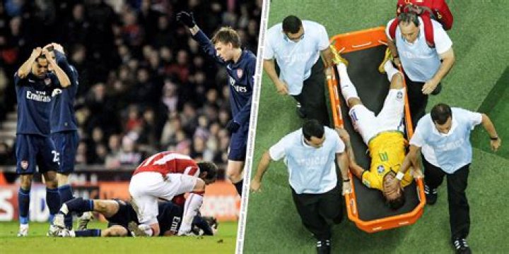 Two Giants players injured in failed 'tush-push' play