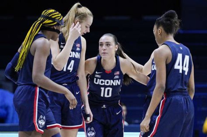 UConn vs. Saint Mary's pick