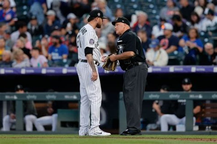 Umpire Brian O'Nora leaves Cubs-Rockies game mid-inning