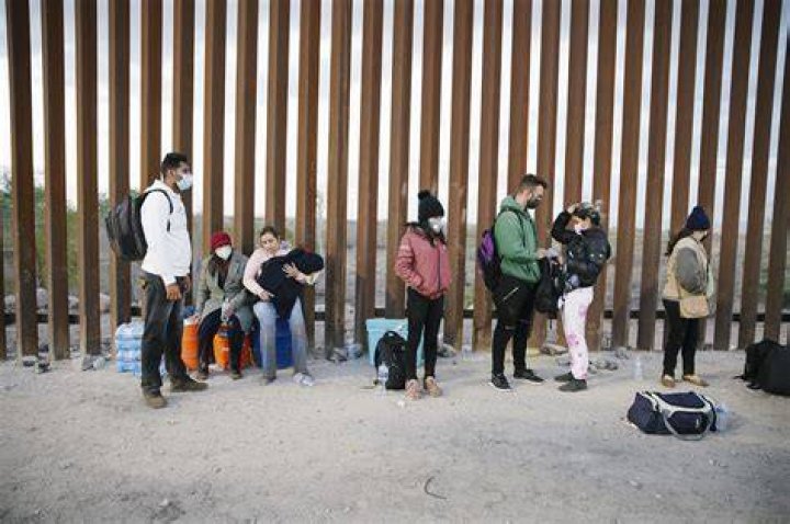 US bracing for border rush when COVID expulsion rule ends