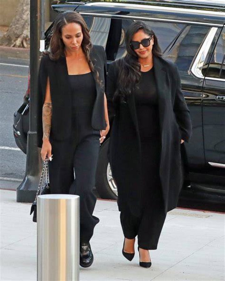 Vanessa Bryant sobs as she testifies about Kobe crash photos
