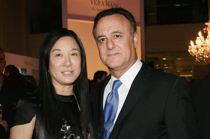 Vera Wang’s ex-hubby gave STD to gal pal during fling: suit