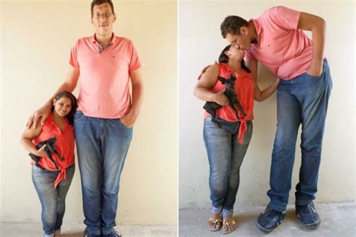 Very tall man in love with very small woman