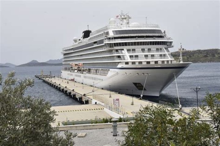 Viking Orion cruise passengers stranded off Australia coast