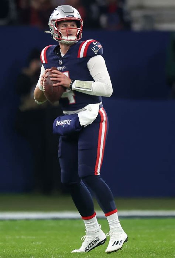 What Patriots might do at QB with Mac Jones facing demotion