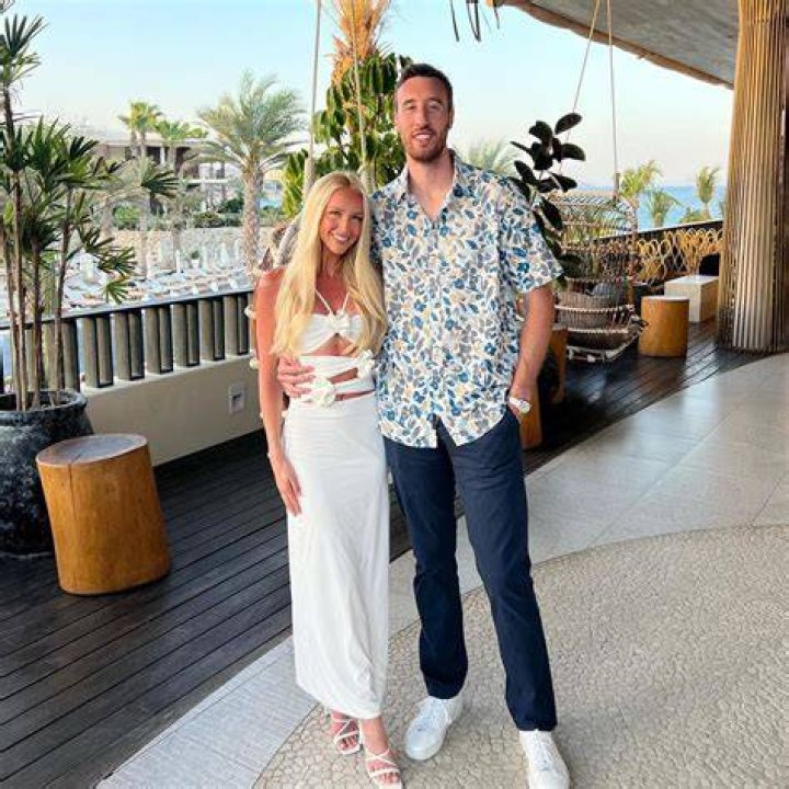 Who is Ashley Brewer, wife of Frank Kaminsky?