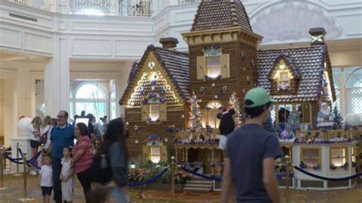 Why you can’t eat this life-size gingerbread house (Video)