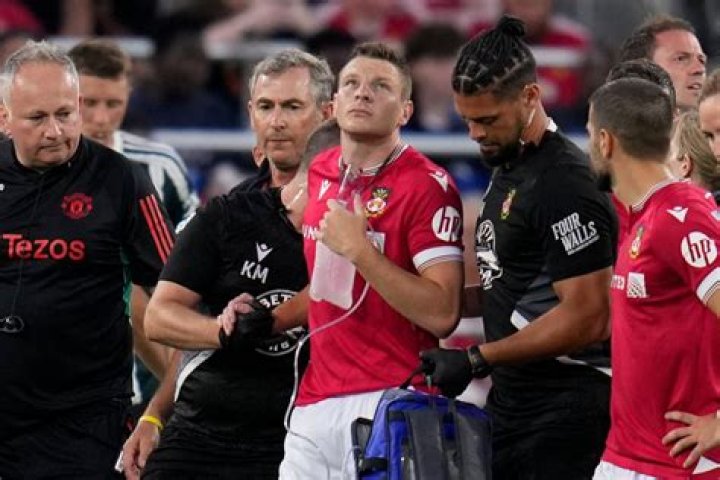 Wrexham furious after Man U goalie injures Paul Mullin