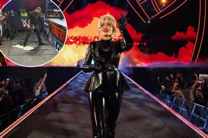 WWE fan ejected from live event after throwing drink at Scarlett