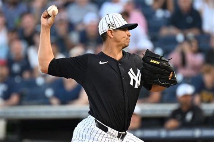 Yankees begin spring training with stench of 2023 still lingering