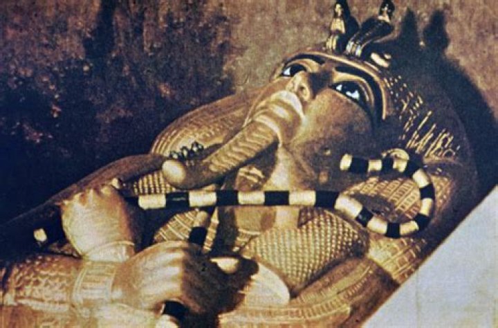 Zahi Hawass reveals science behind curse of the pharaohs